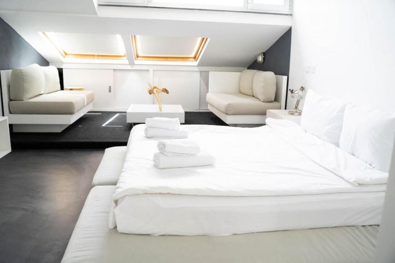 Sleek And Duplex House In Beyoglu