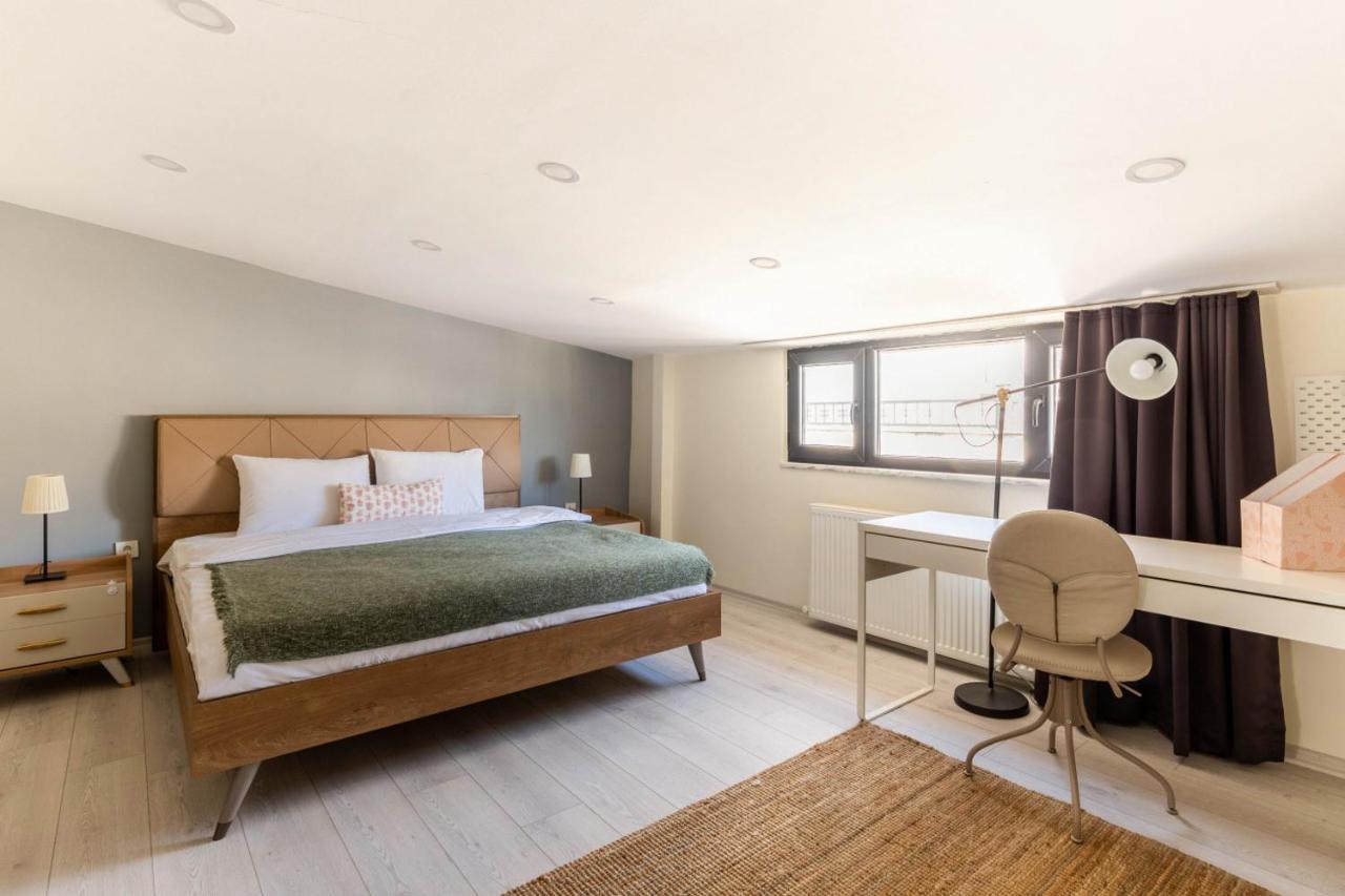 Exquisite Flat With Terrace In Nisantasi