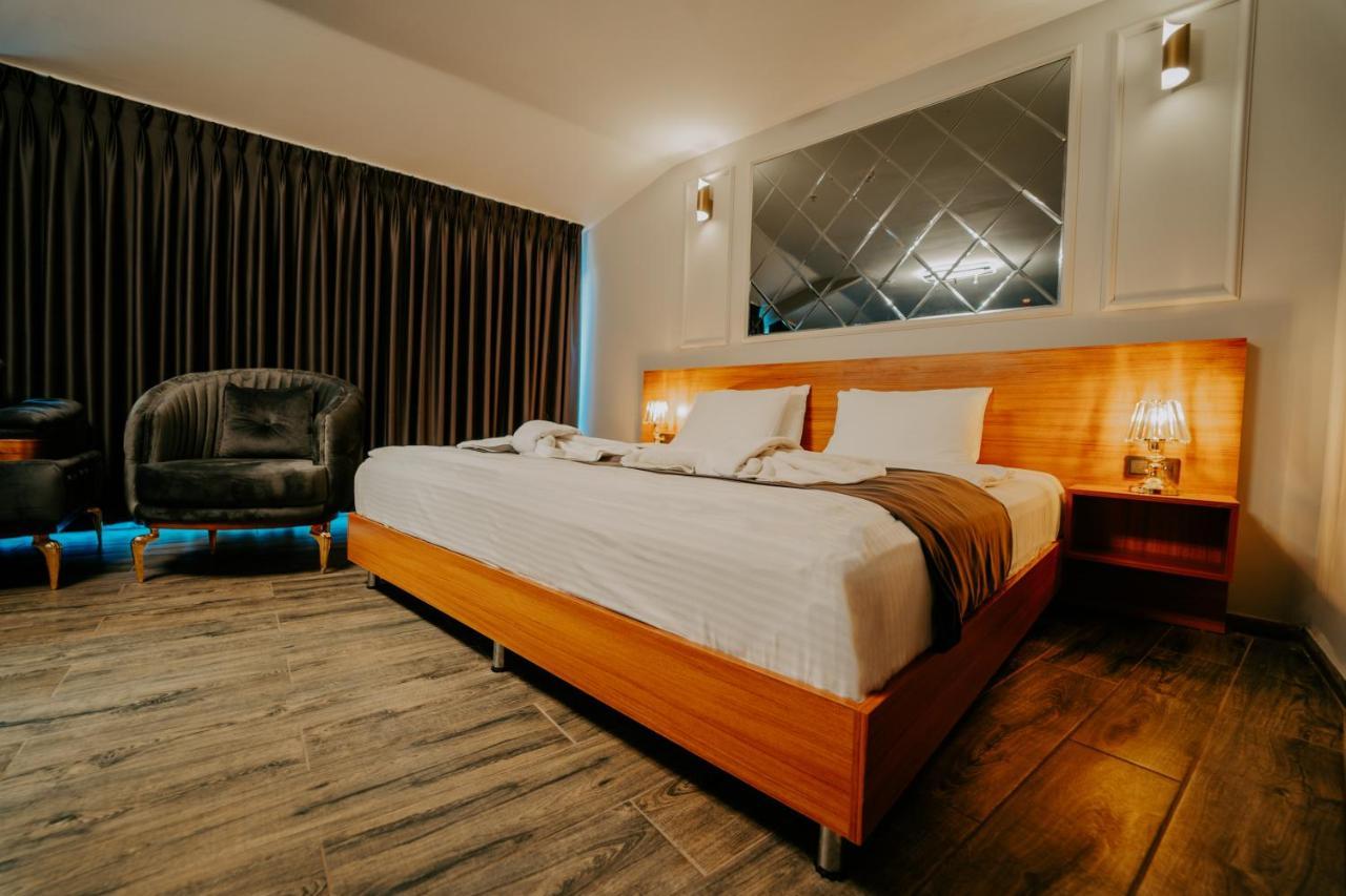 Grand Quars Hotel *