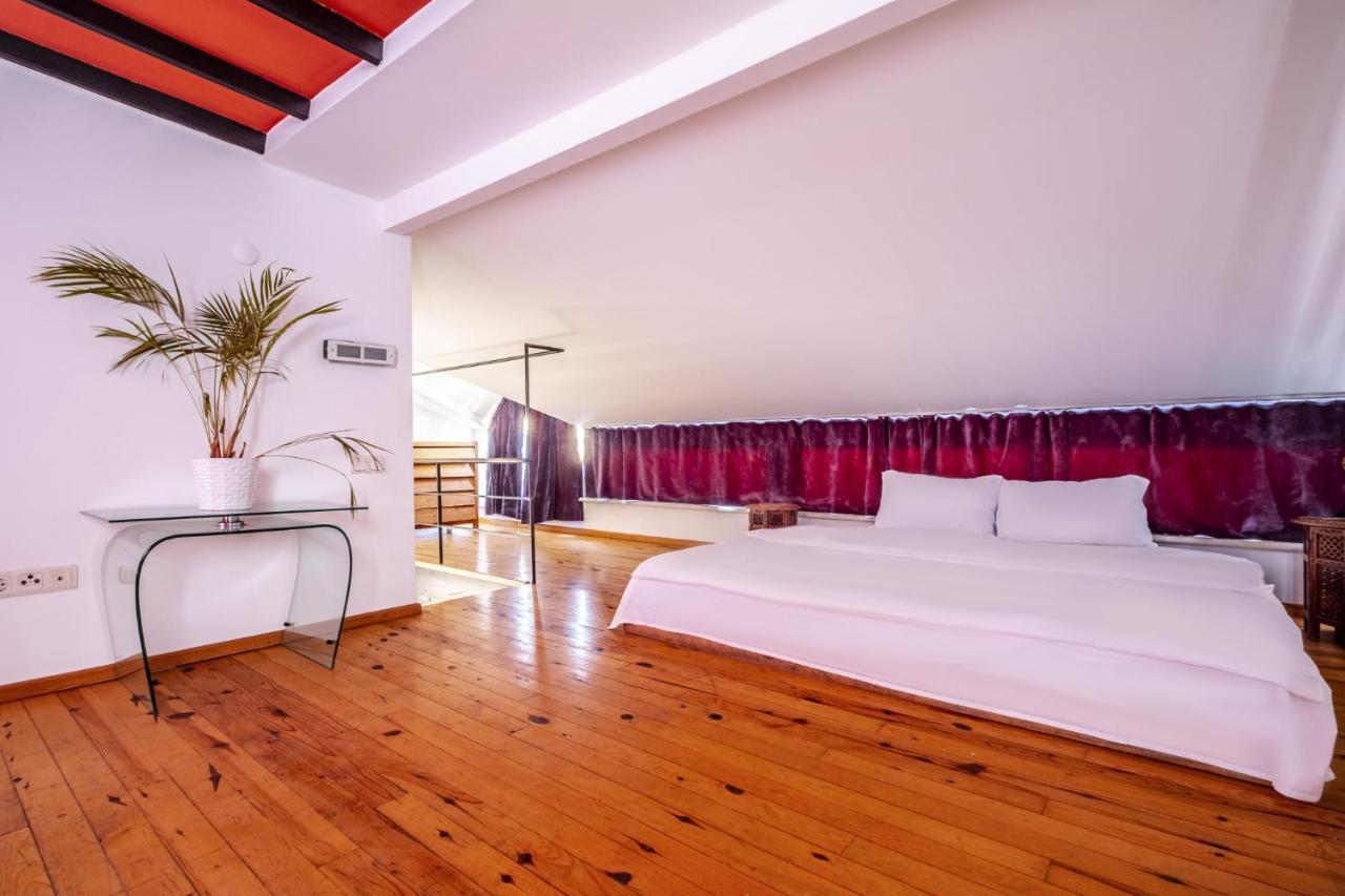 Authentic Flat With Excellent Location In Beyoglu Istanbul