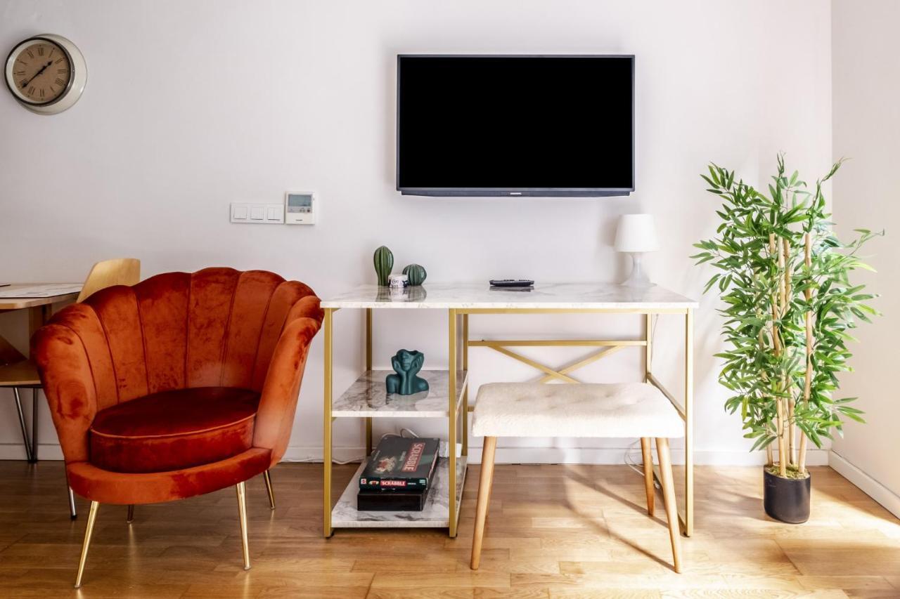 Moder Apartment *