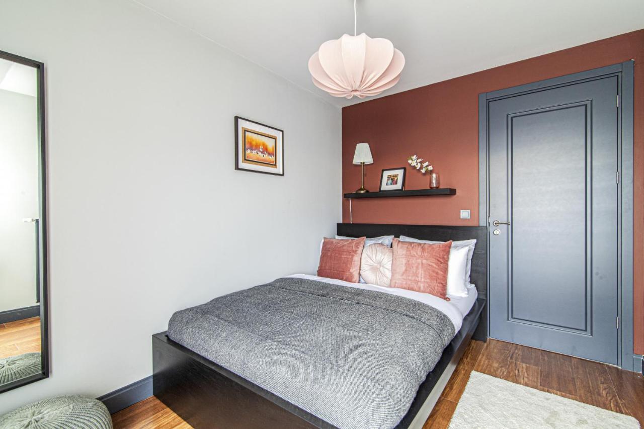 Centrally Located Flat With Balcony In Beyoglu *