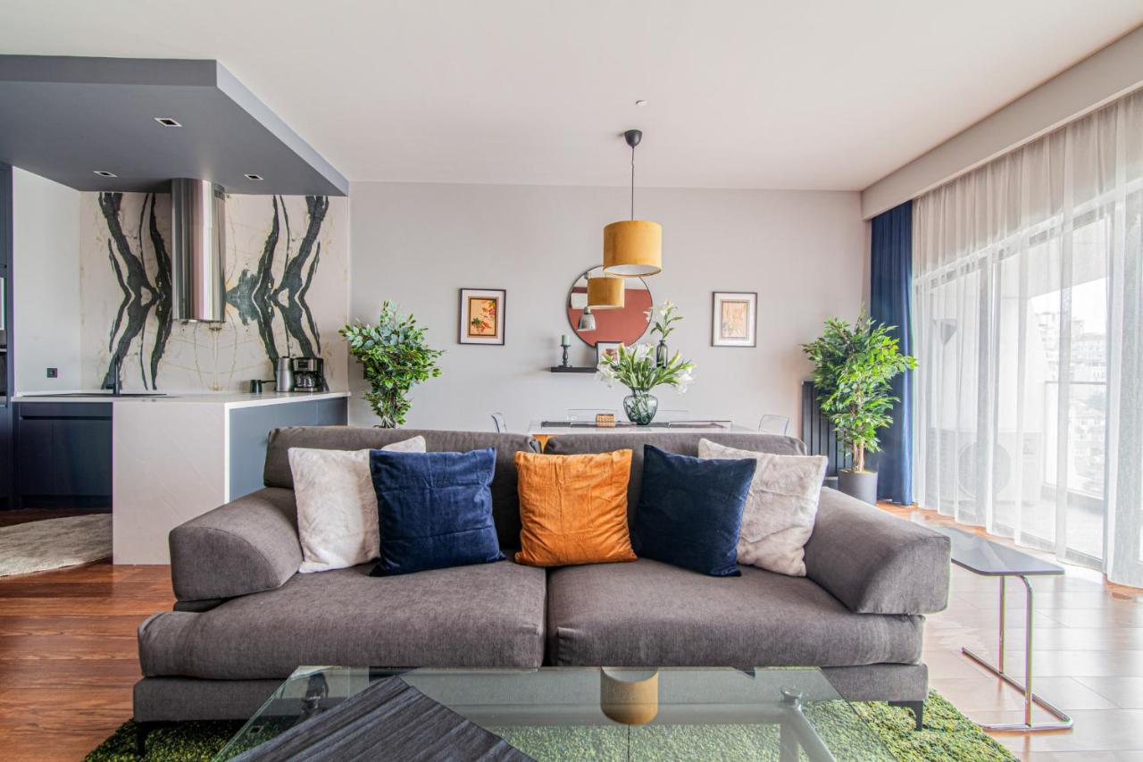 Centrally Located Flat With Balcony In Beyoglu