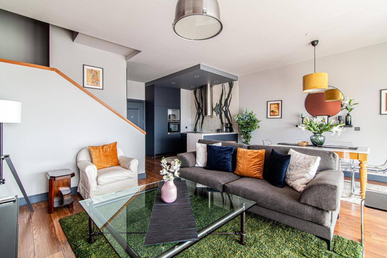 Daire Centrally Located Flat With Balcony In Beyoglu *