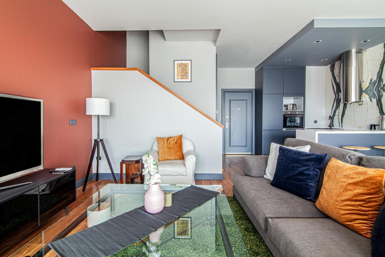 Centrally Located Flat With Balcony In Beyoglu *