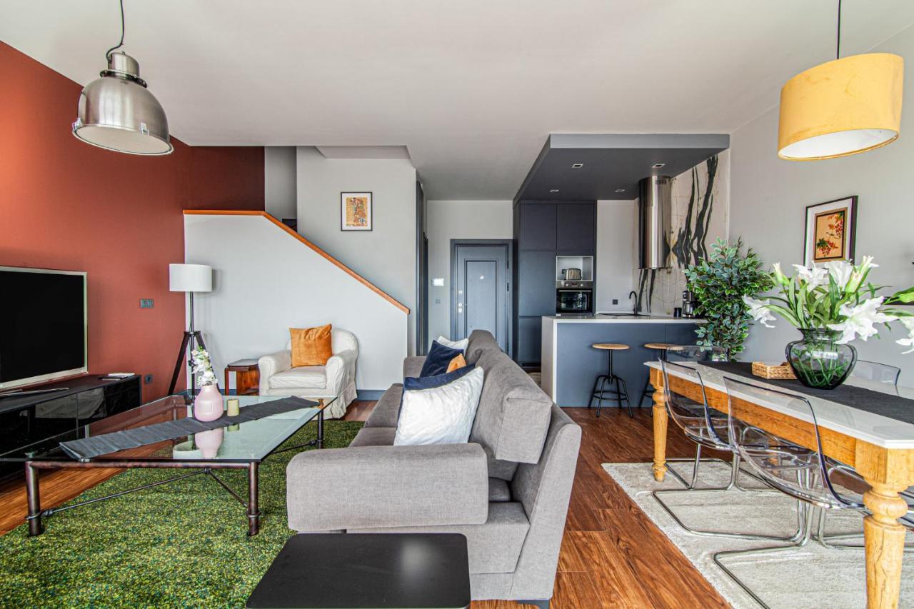 Centrally Located Flat With Balcony In Beyoglu Daire