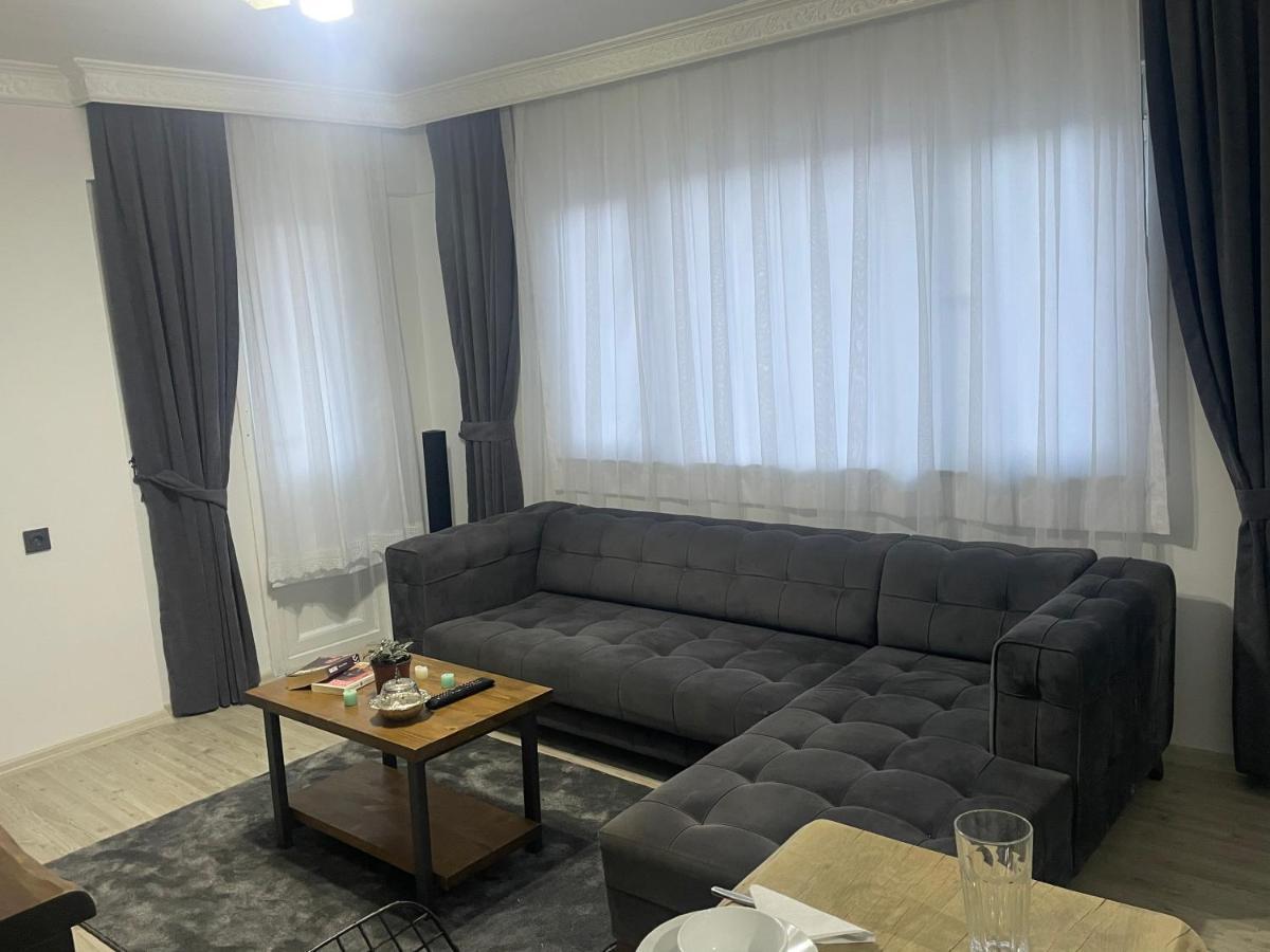 Lux With Perfect Location Apartment *