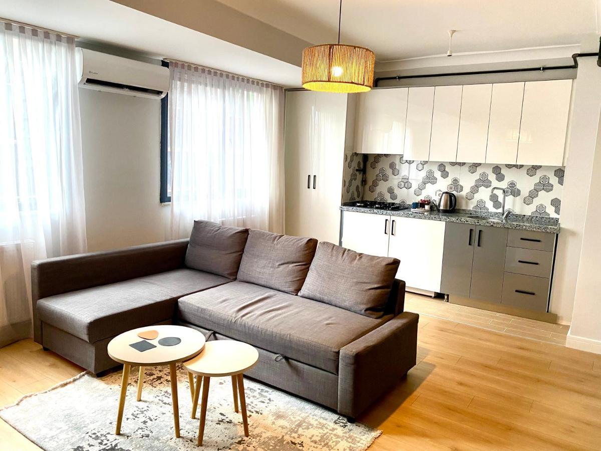 Modern , Spacious, Duplex *