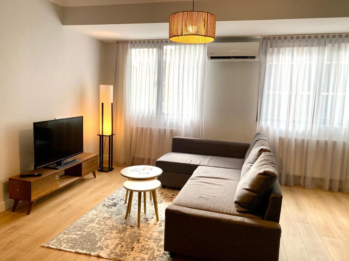 Modern , Spacious, Duplex Apartment *