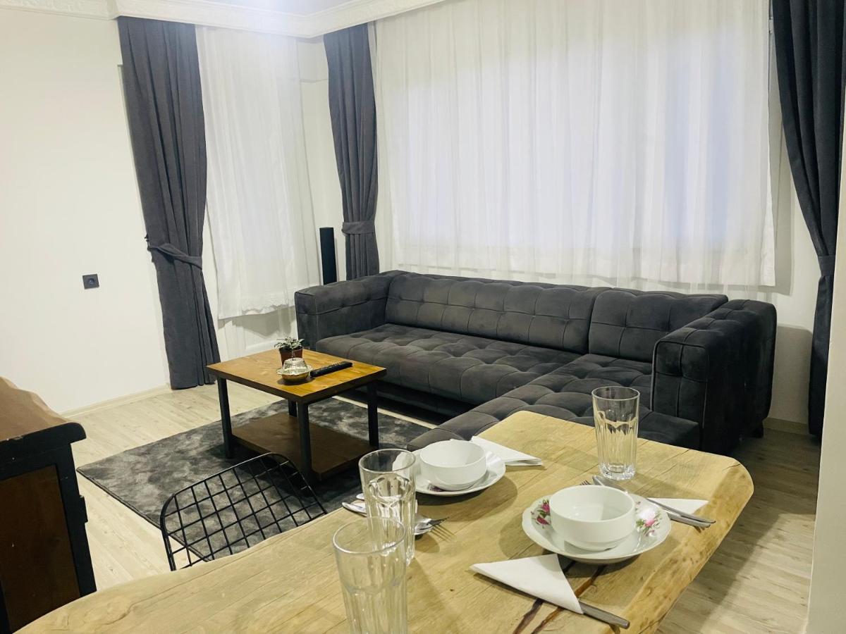 Lux With Perfect Location Apartment *