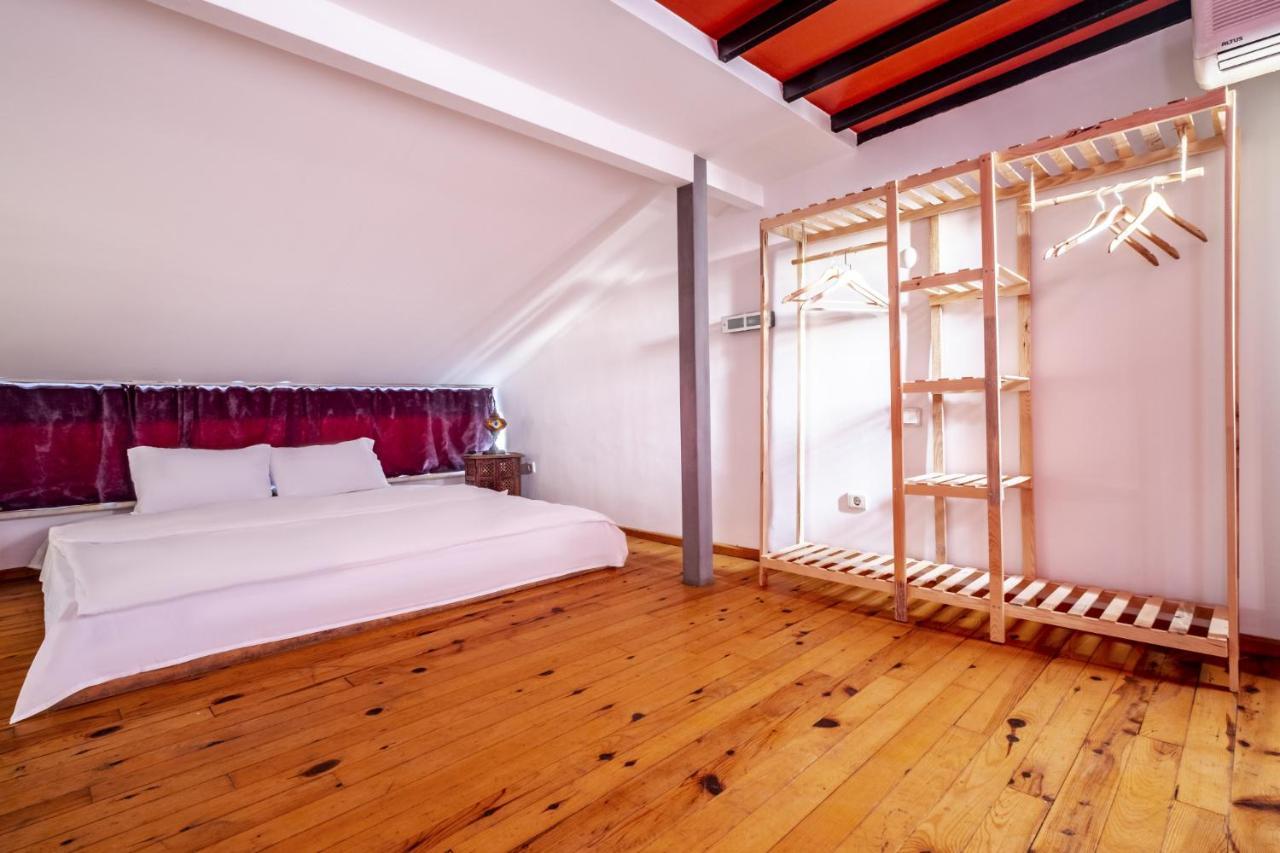 Authentic Flat With Excellent Location In Beyoglu *