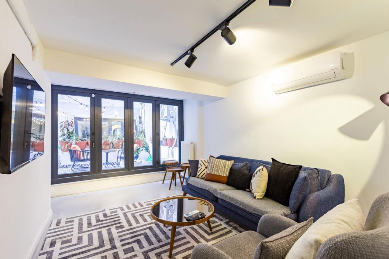 Excellent Flat With Lovely Backyard In Cihangir Apartment