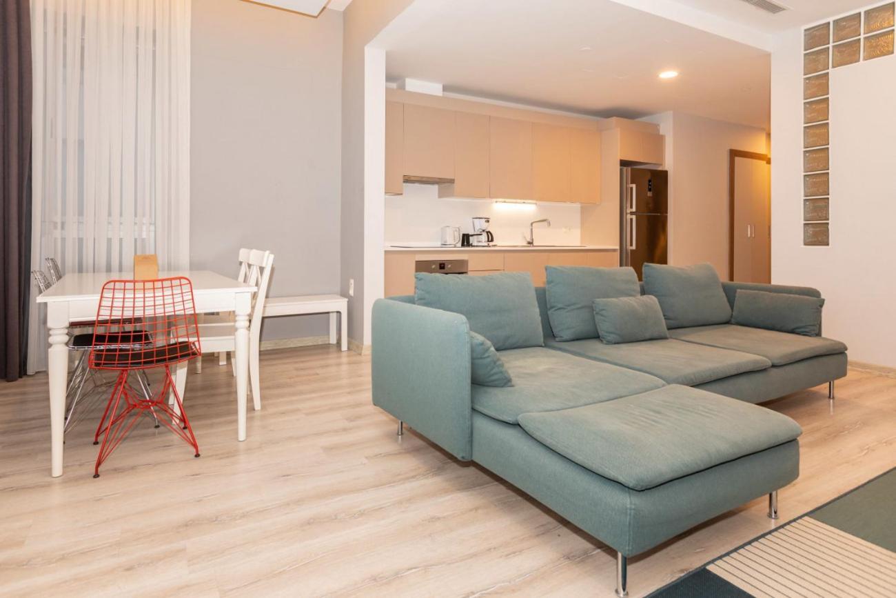Modern And Spacious Flat With City View In Sariyer Apartment