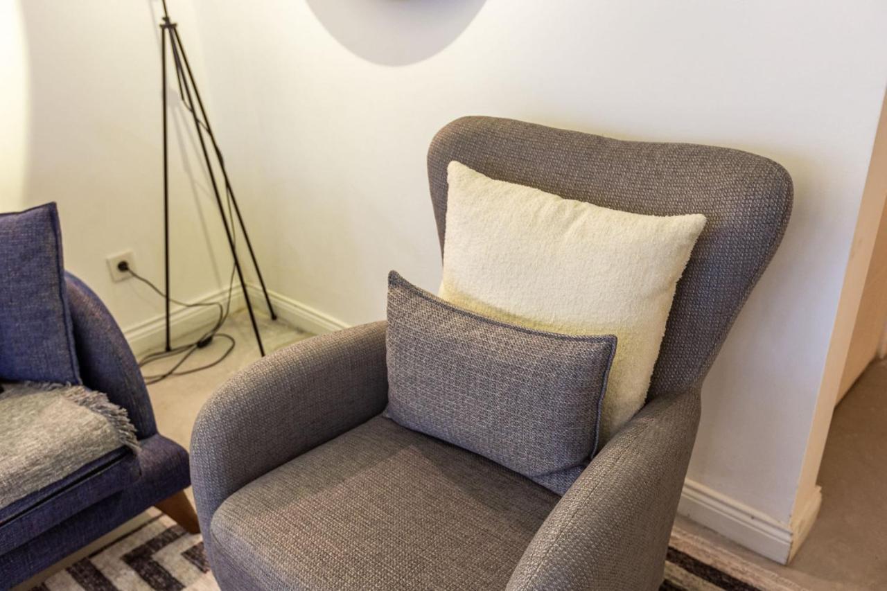 Excellent Flat With Lovely Backyard In Cihangir *