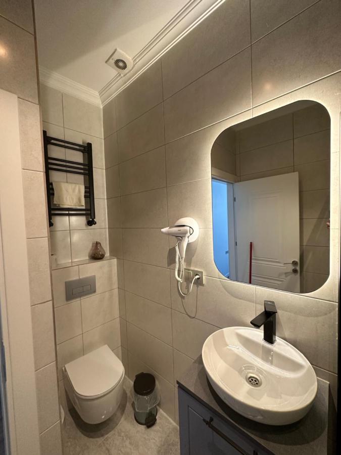 Center Of In Besiktas 2 1 With 2 Bathroom And 3 Air Conditioner Apartment Istanbul