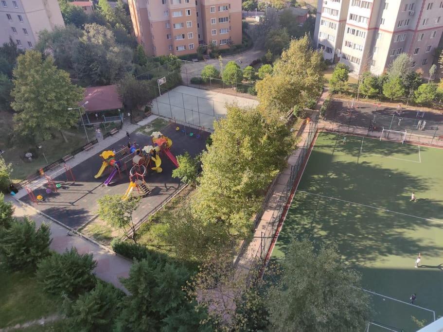 Beylikduezue Boelgesinde Ferah Bir Site Ici Konut