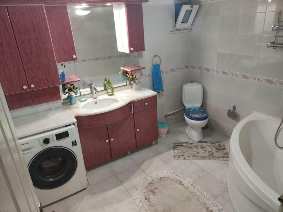 Beylikduezue Boelgesinde Ferah Bir Site Ici Konut Apartment *
