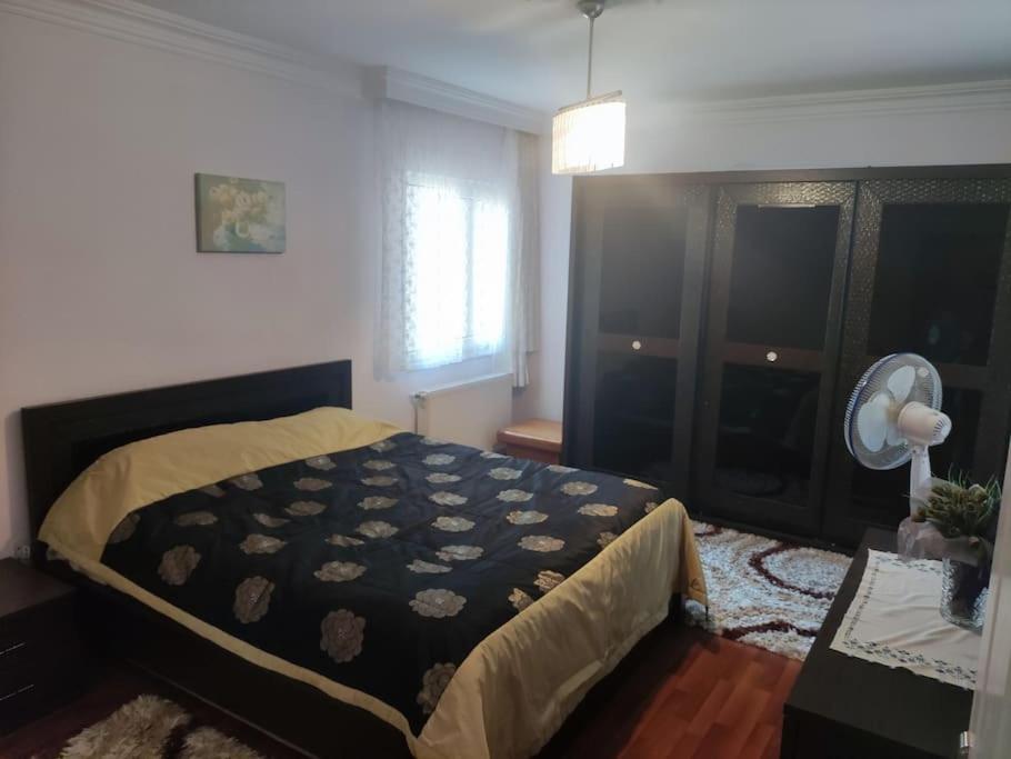 Apartment Beylikduezue Boelgesinde Ferah Bir Site Ici Konut