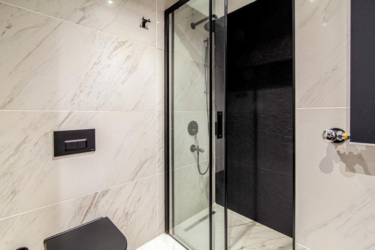 Centrally Located Flat With Balcony In Beyoglu