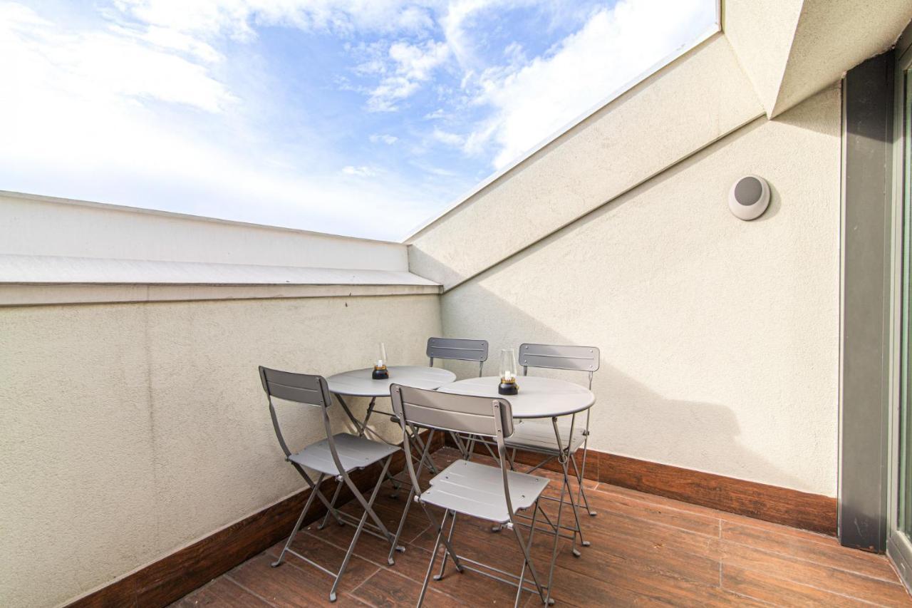 Centrally Located Flat With Balcony In Beyoglu Daire