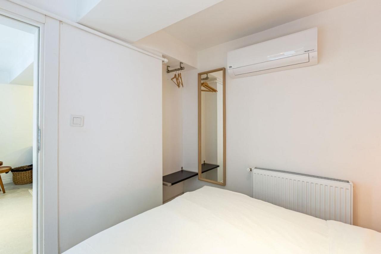 Excellent Flat With Lovely Backyard In Cihangir