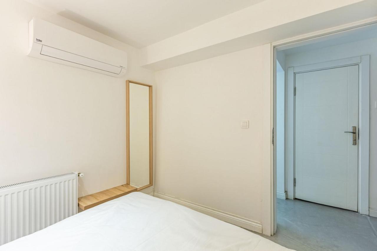 Excellent Flat With Lovely Backyard In Cihangir *