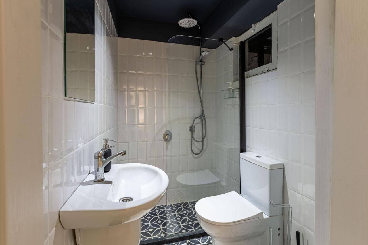 Excellent Flat With Lovely Backyard In Cihangir Apartment