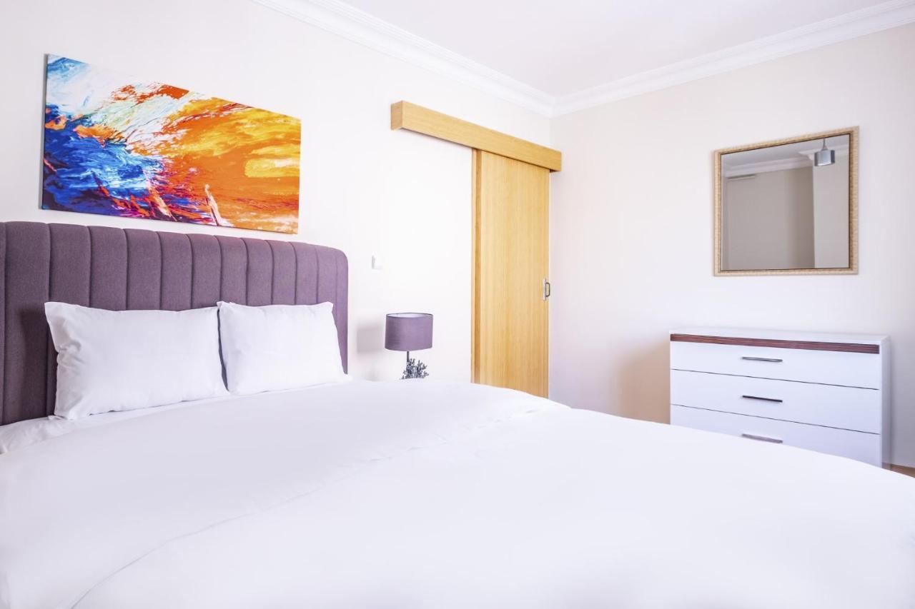 Flat In Maltepe With Balcony Near Shopping Malls *