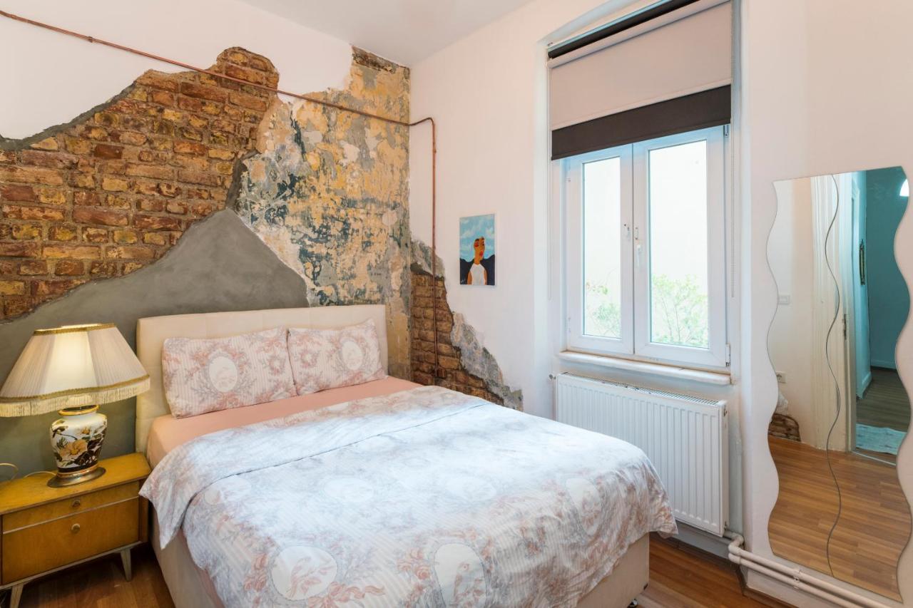 Apartment By Galata- Historical And Modern
