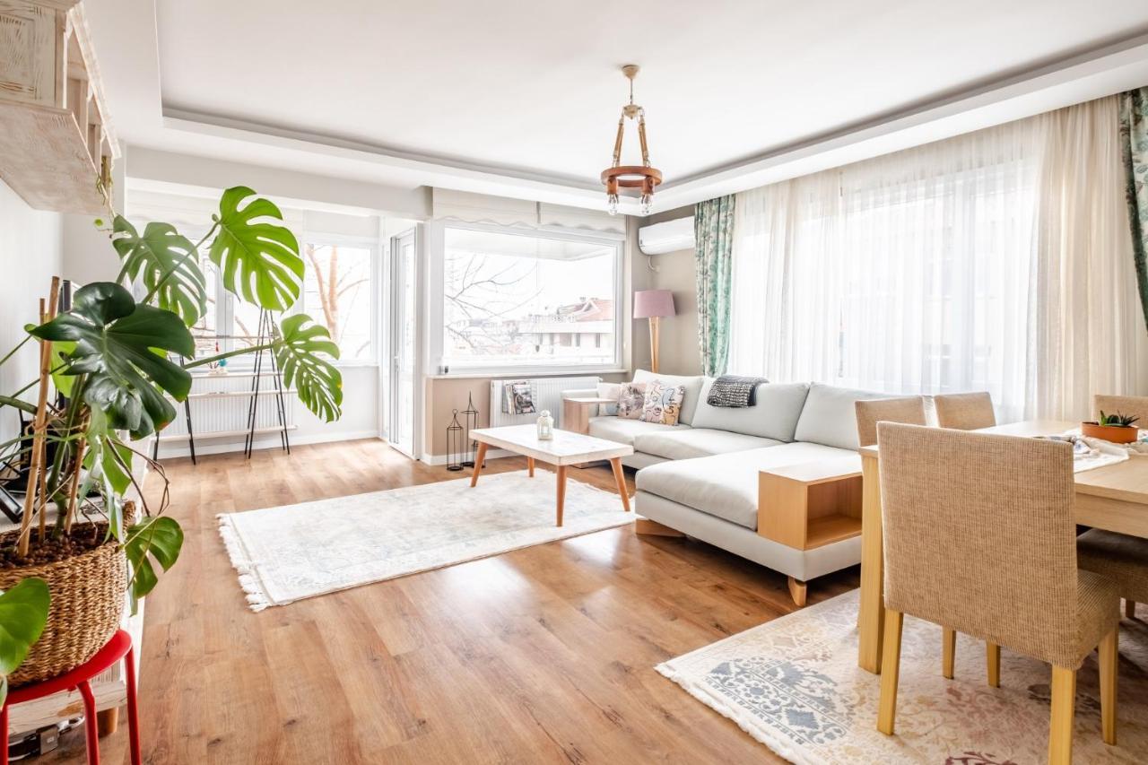 Apartment Vibrant Flat With Balcony In Maltepe *