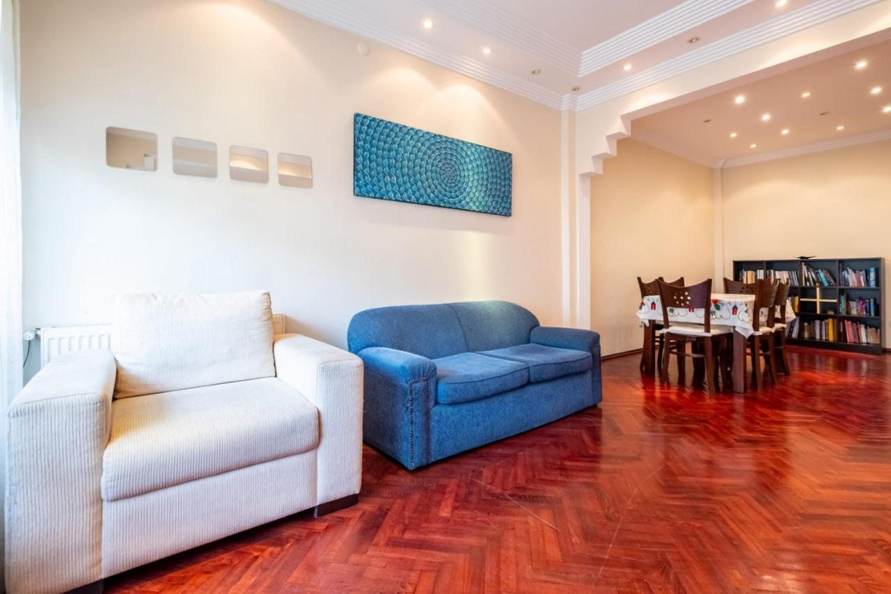 Bright And Flat In Kadikoy With Balcony Apartment Istanbul