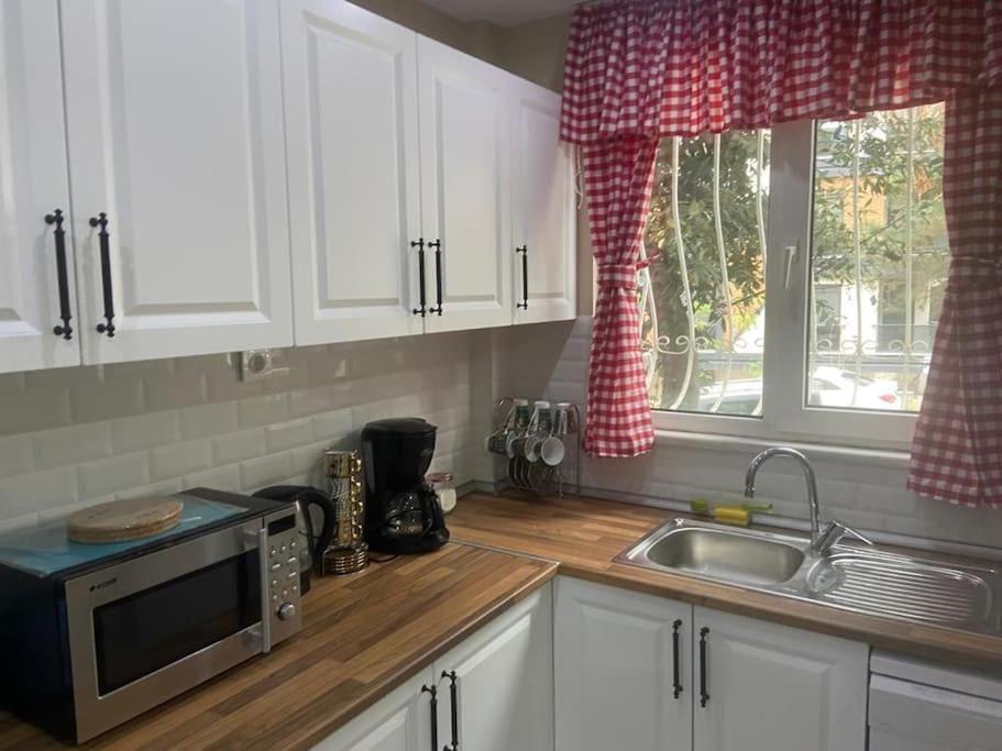 Apartment Serene & Spacious 3br In Istanbul's Prime Location - Discover Vibrant Seafront Living Istanbul