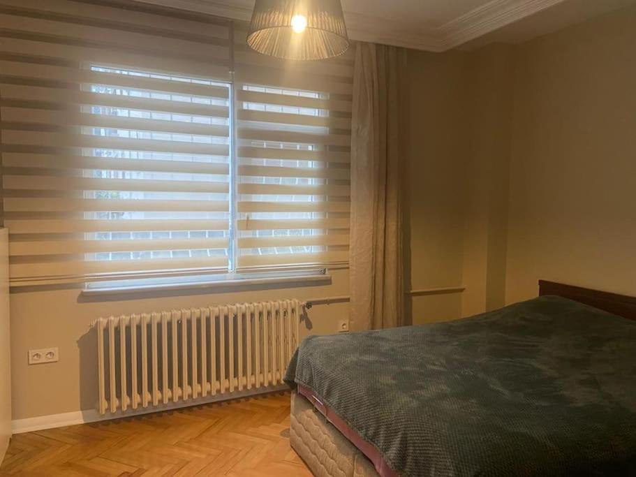 Serene & Spacious 3br In Istanbul's Prime Location - Discover Vibrant Seafront Living *