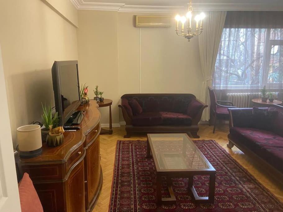 Apartment Serene & Spacious 3br In Istanbul's Prime Location - Discover Vibrant Seafront Living *