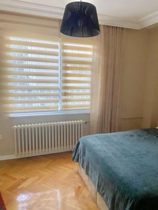 Serene & Spacious 3br In Istanbul's Prime Location - Discover Vibrant Seafront Living Apartment *