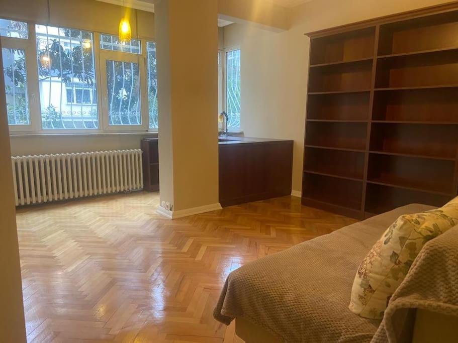 Serene & Spacious 3br In Istanbul's Prime Location - Discover Vibrant Seafront Living Apartment