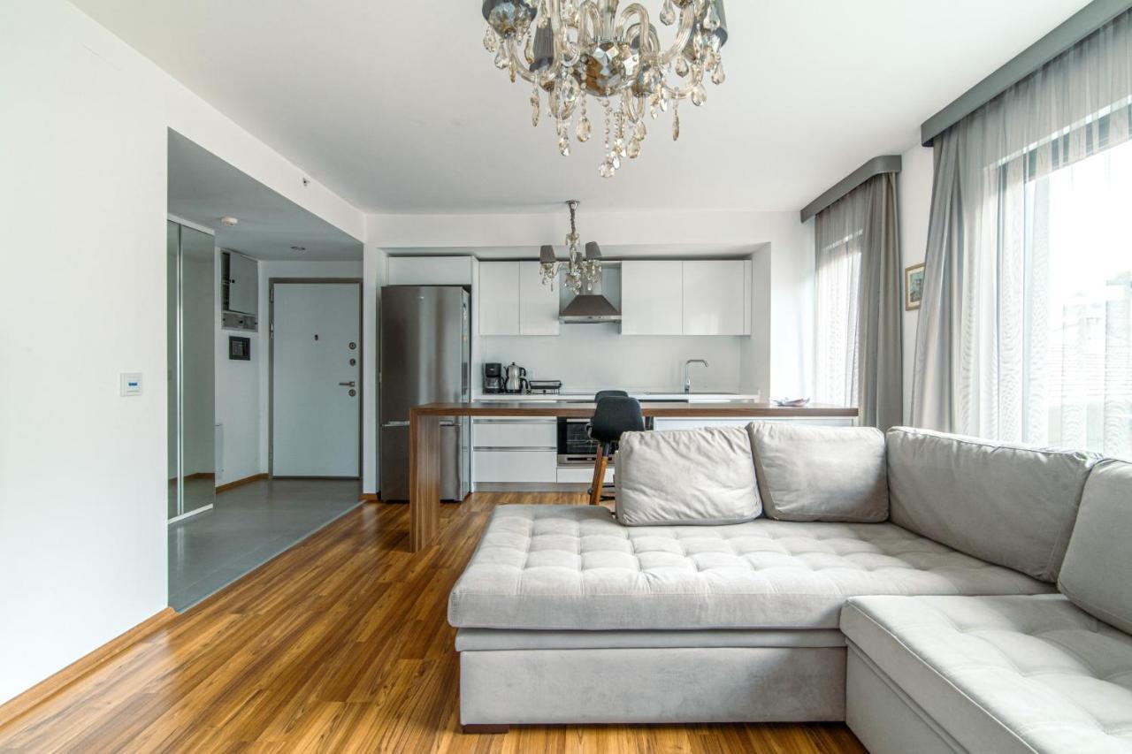 Modern Flat Near Sapphire Shopping Mall Apartment