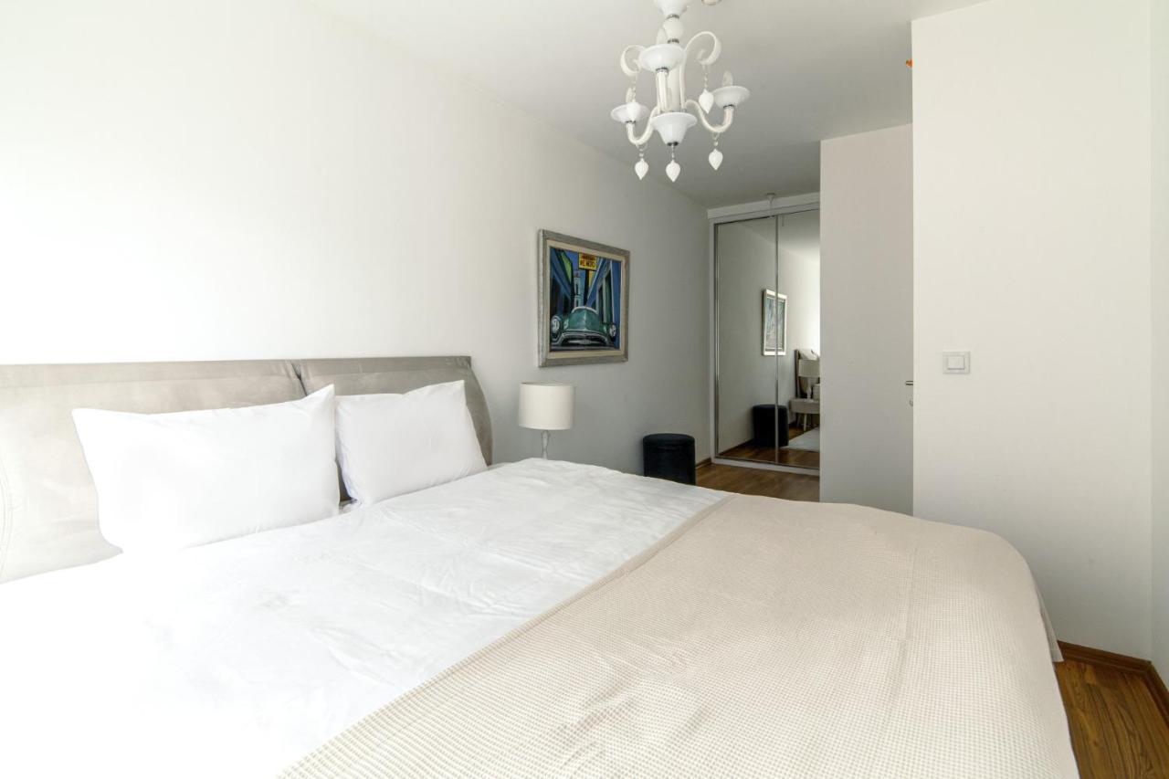 Modern Flat Near Sapphire Shopping Mall