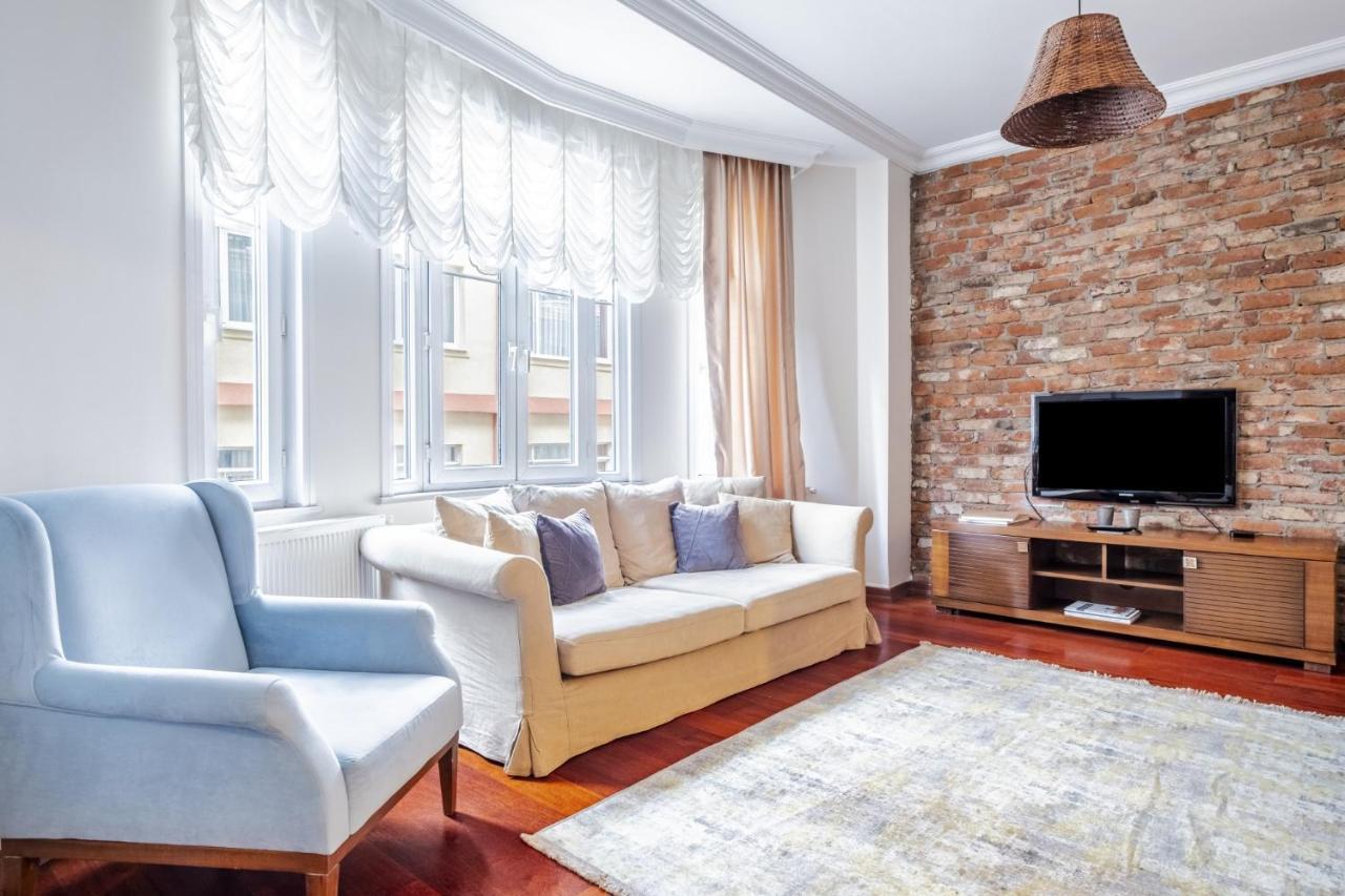 Centrally Located With Balcony In Sisli Daire *