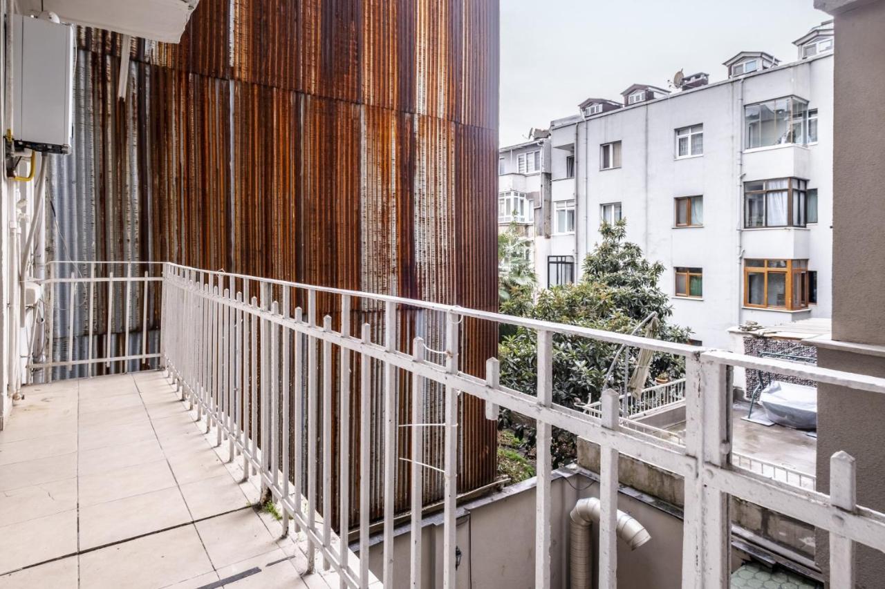 Centrally Located With Balcony In Sisli