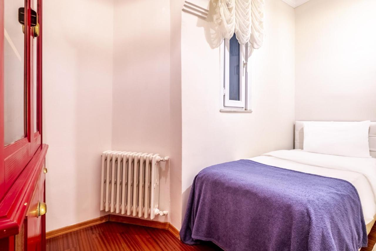 Centrally Located With Balcony In Sisli Daire