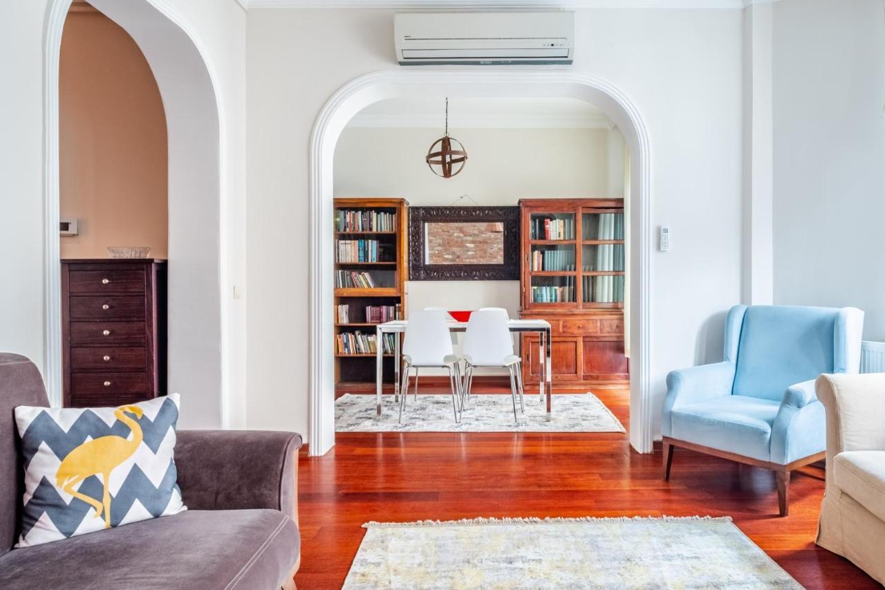 Daire Centrally Located With Balcony In Sisli