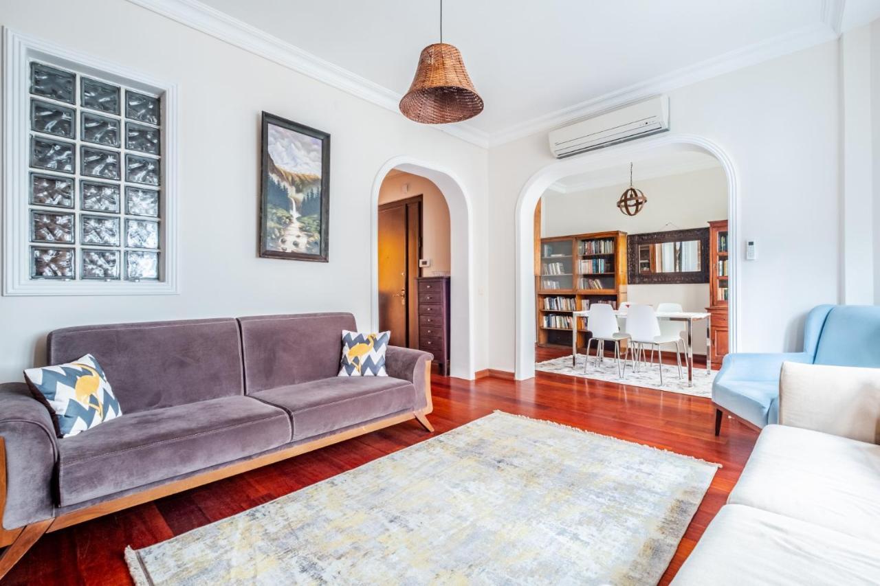 Daire Centrally Located With Balcony In Sisli