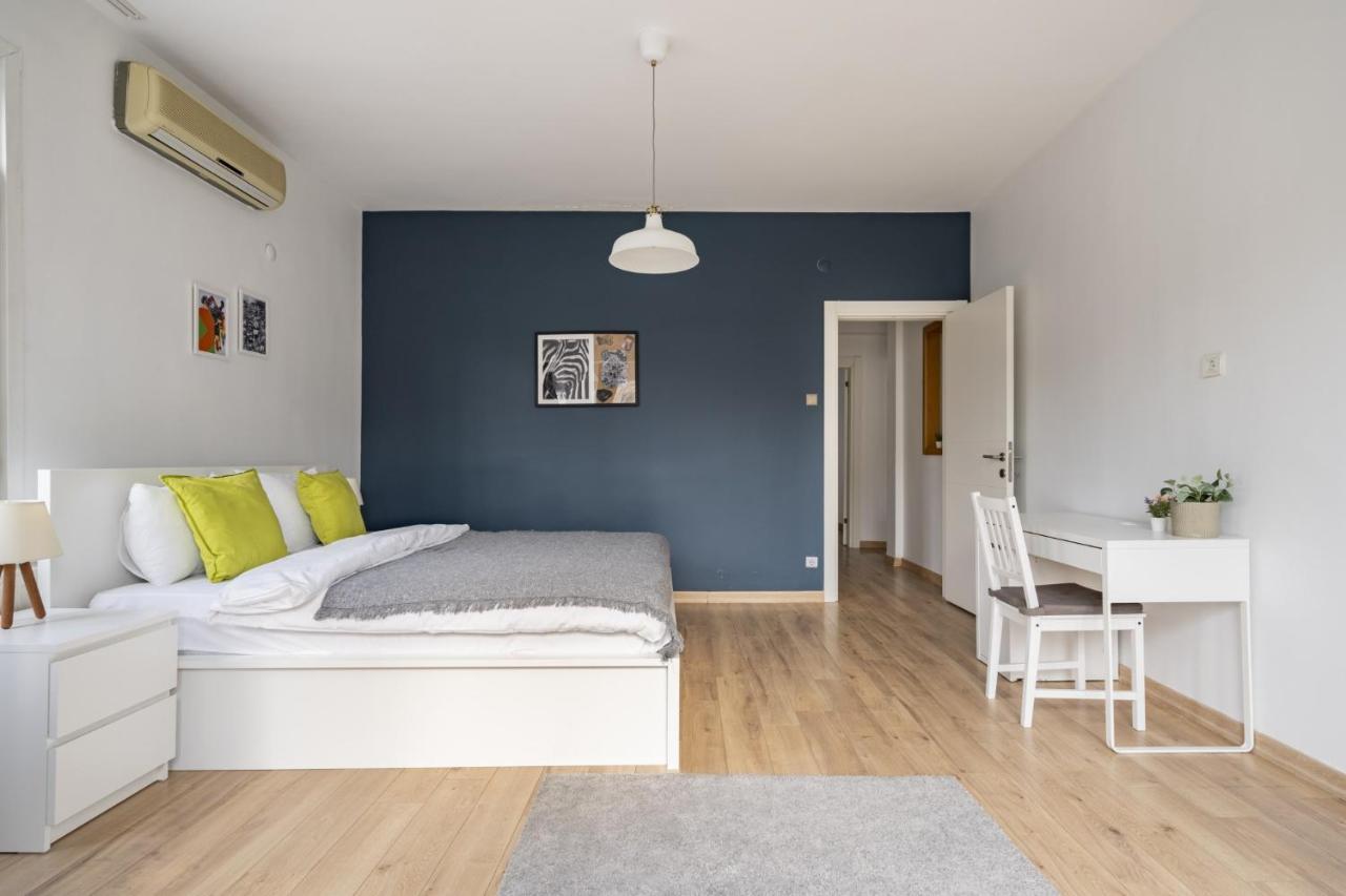 Specious And Stylish Near Bagdat Street With Excellent Location In Kadikoy *