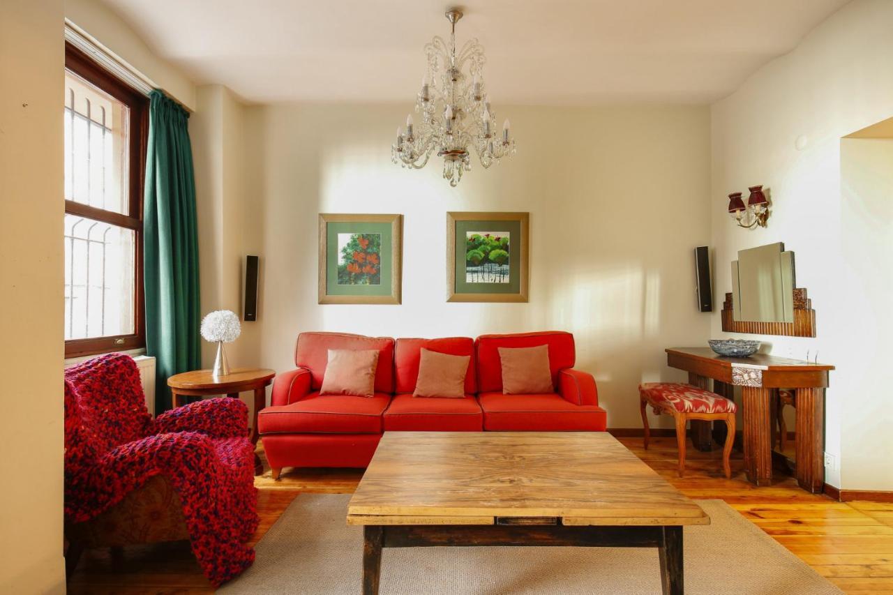 Superb Flat With Backyard In Cihangir Beyoglu