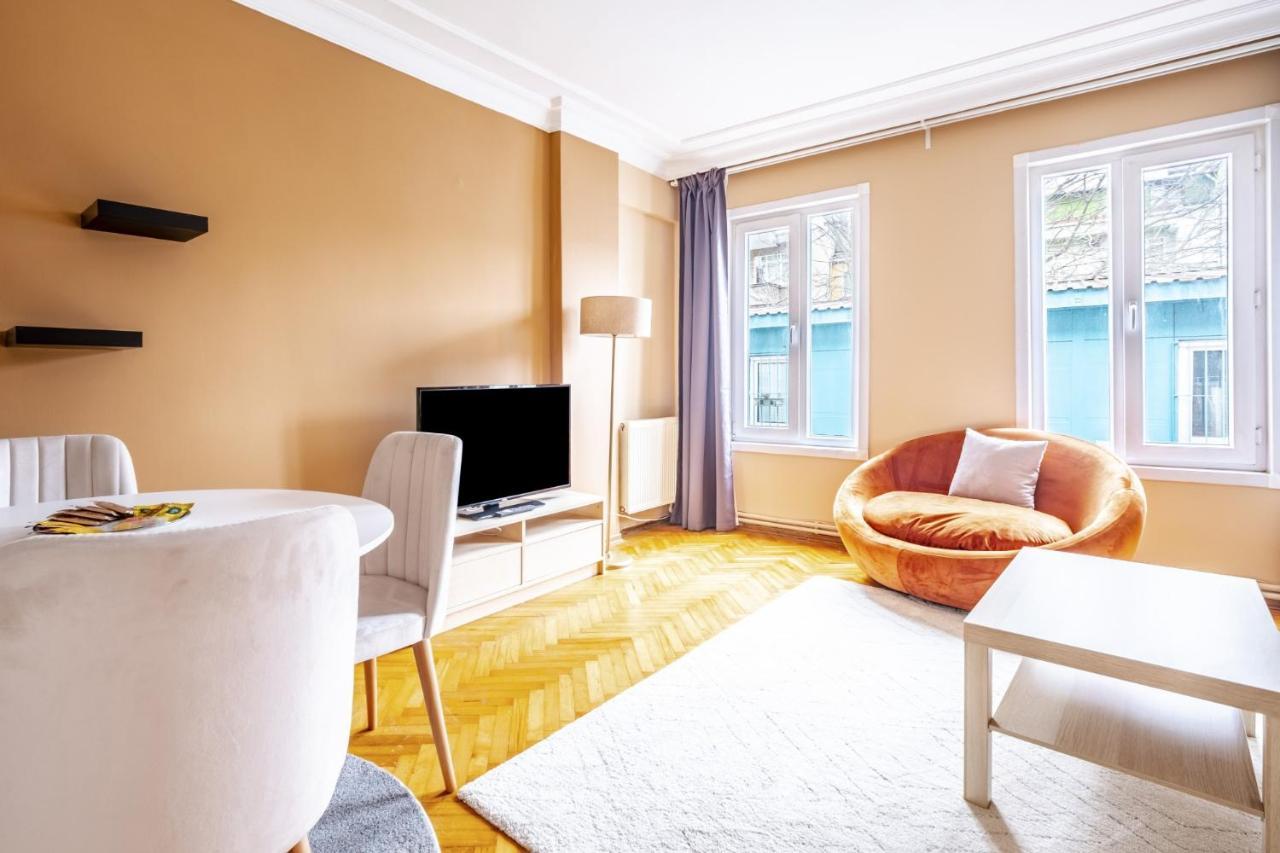 Flat With Bridge View 200 M To Ortakoy Shore * Istanbul