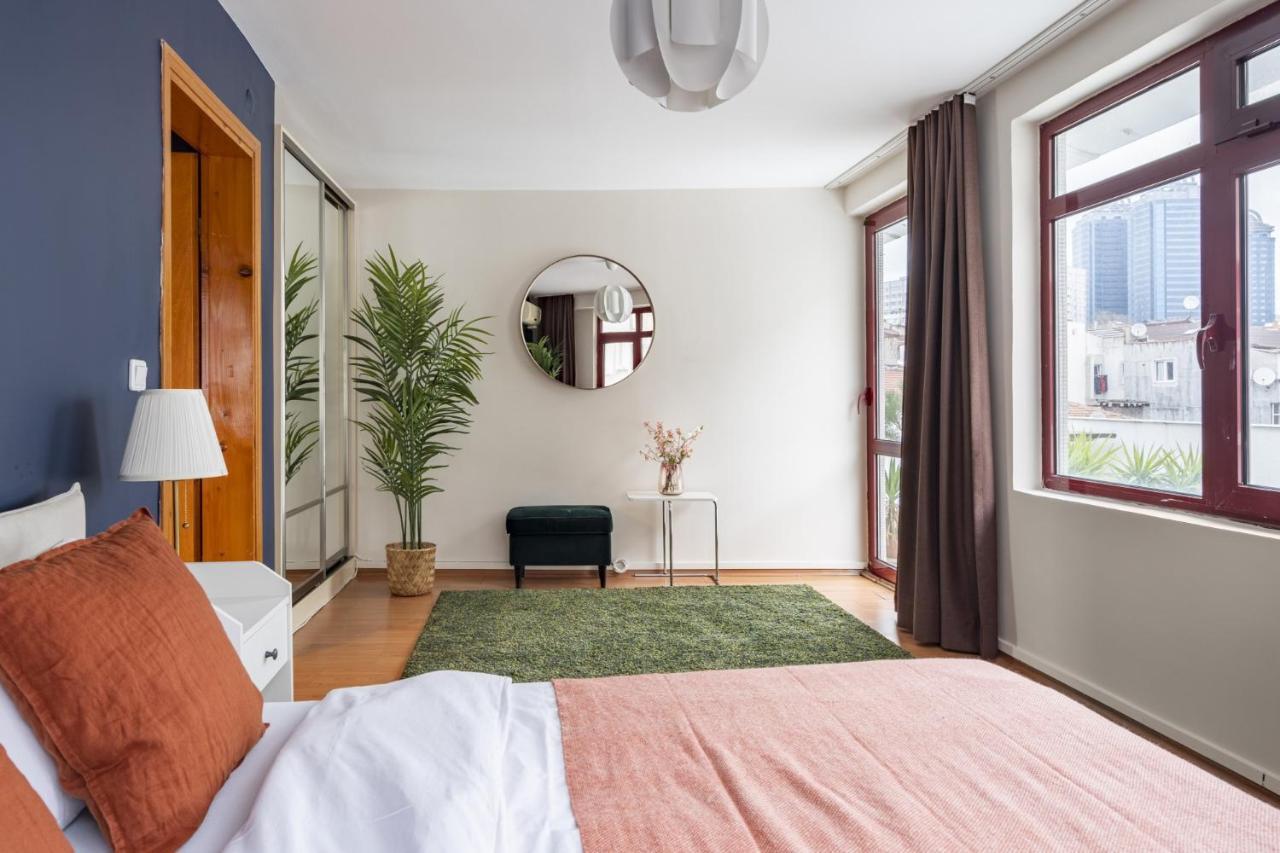 Apartment Central Flat With Balcony And Terrace In Sisli