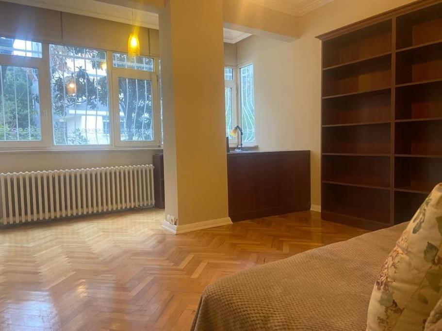 Apartment Serene & Spacious 3br In Istanbul's Prime Location - Discover Vibrant Seafront Living
