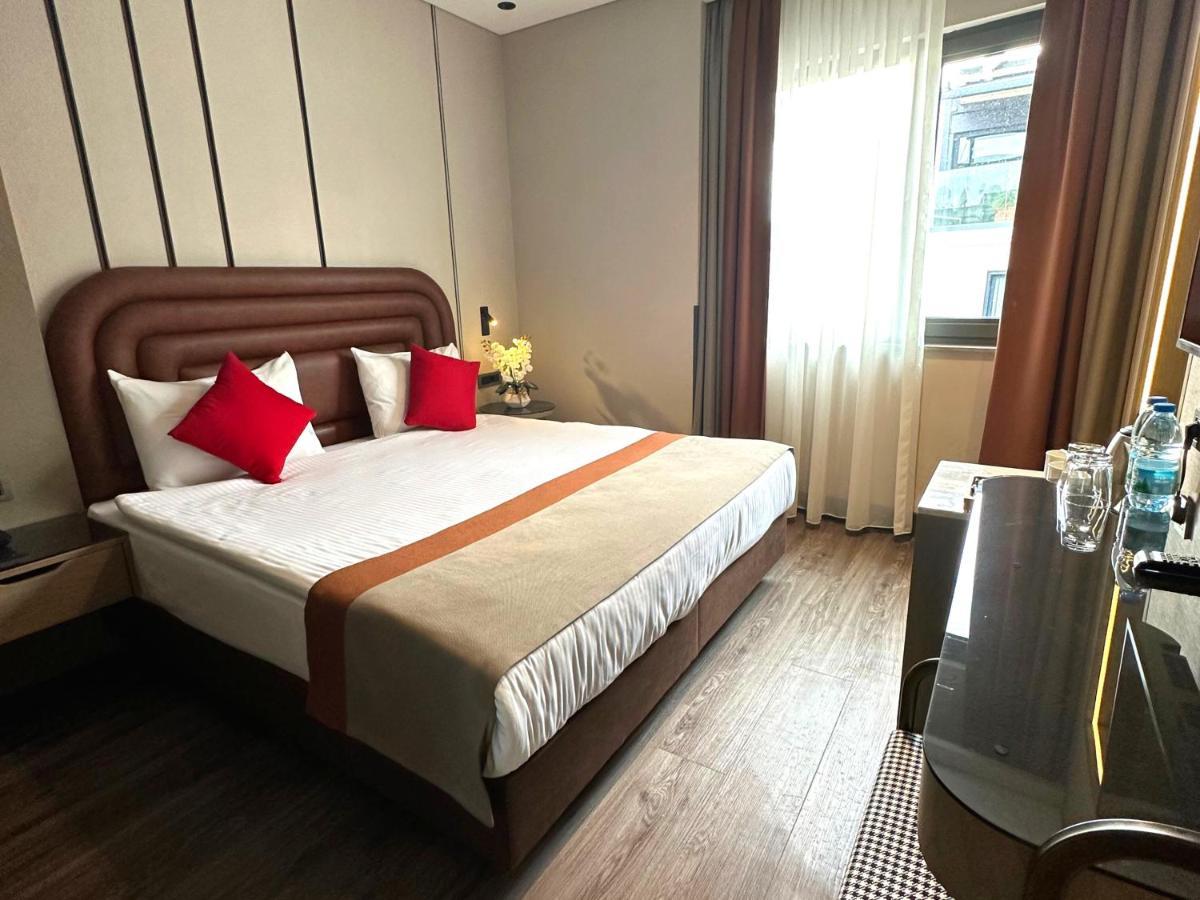 Hotel Edition Old 4*