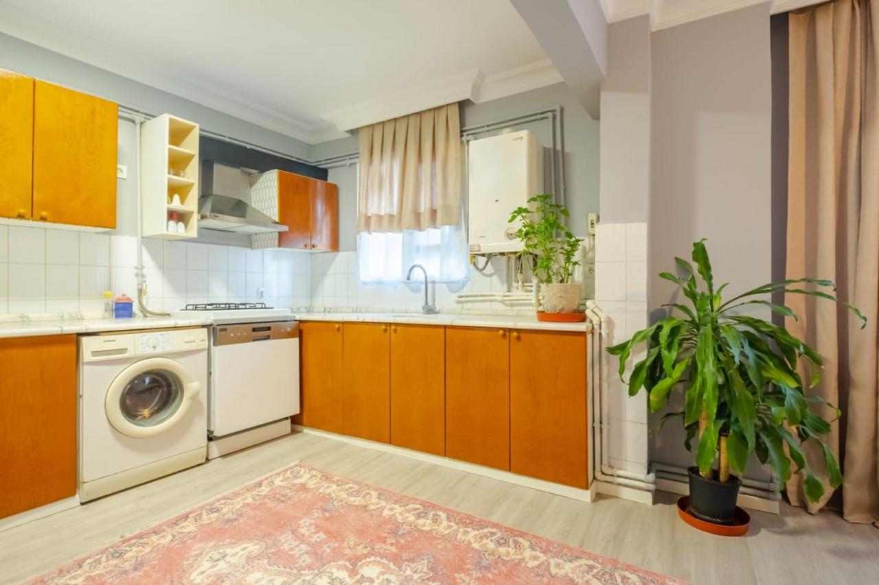 Flat 800 M To Cevahir Mall In Sisli Istanbul